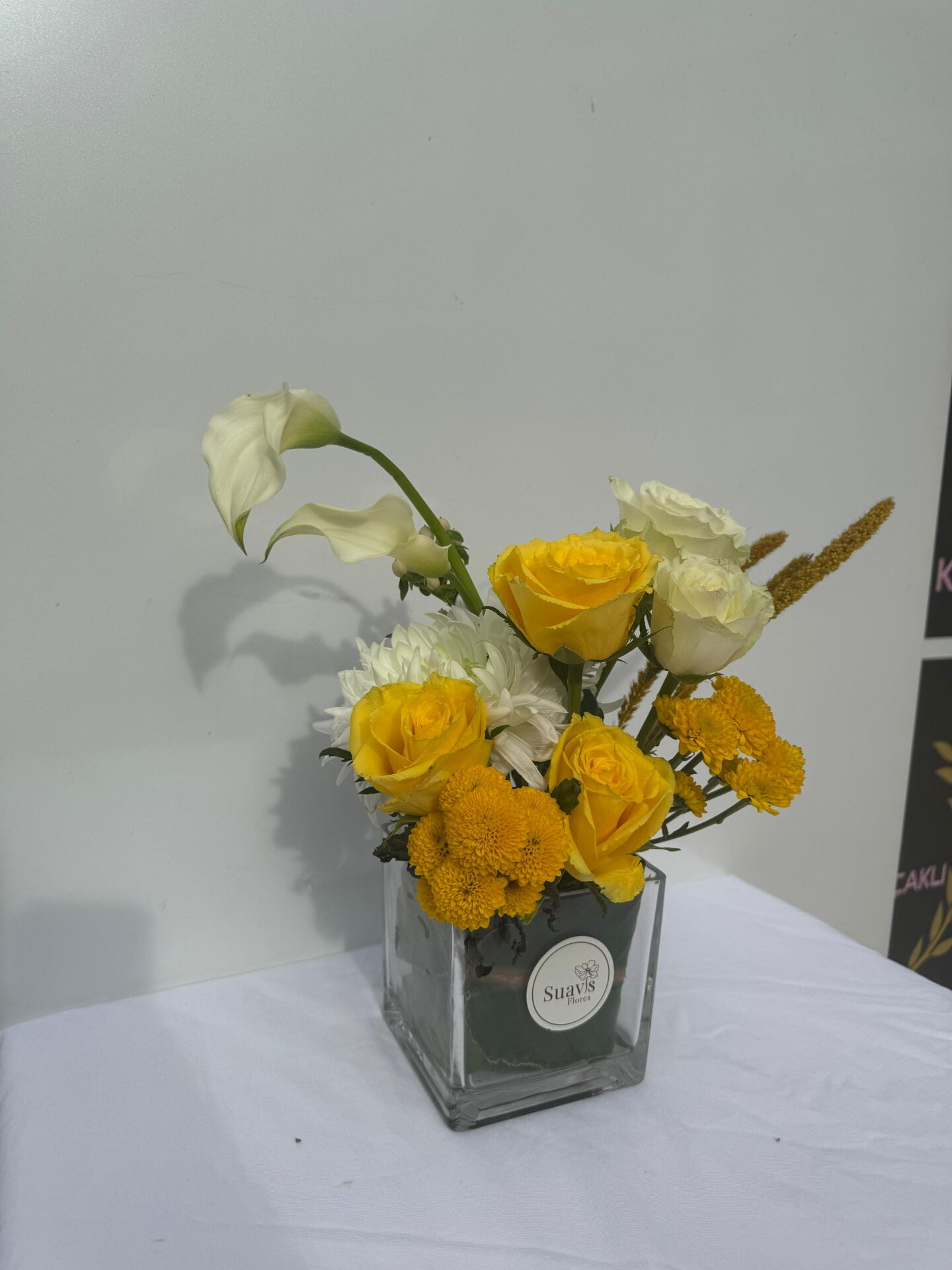 Protealı Sarı Gül Çiçekler Arajman