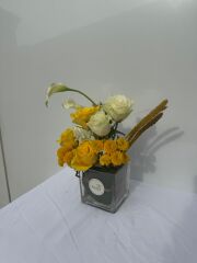 Protealı Sarı Gül Çiçekler Arajman