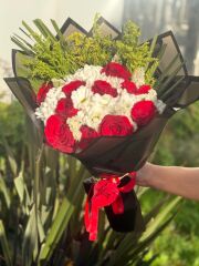 Somon Beyaz Papatya Kırmızı Gül Buketi