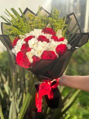 Somon Beyaz Papatya Kırmızı Gül Buketi