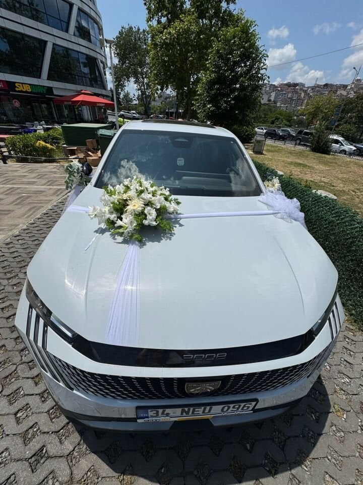 Elegant Car Floral Set
