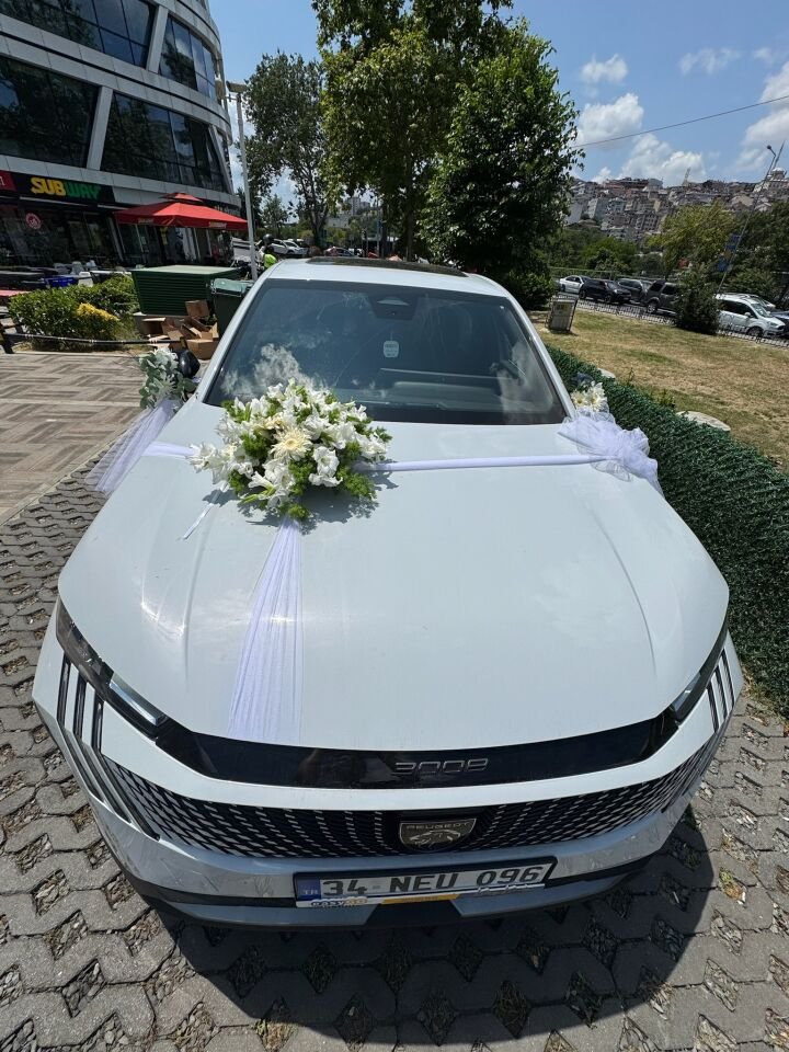 Elegant Car Floral Set
