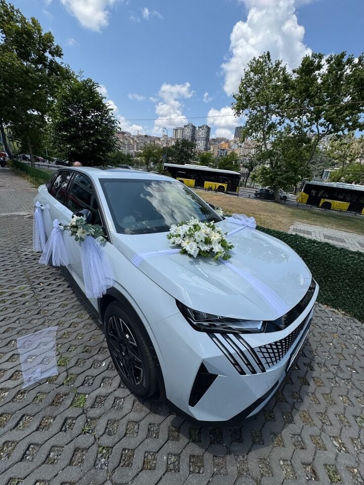 Elegant Car Floral Set