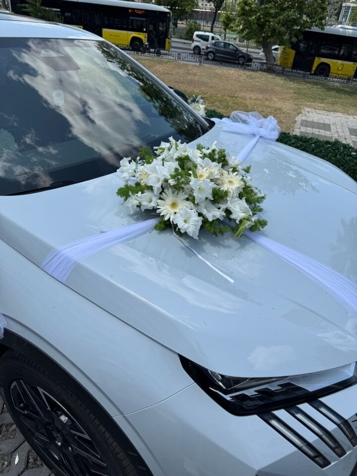 Elegant Car Floral Set